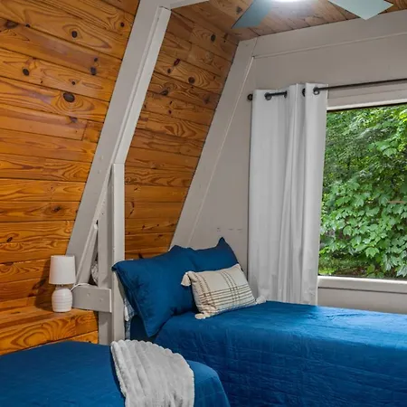 Sugar Bear Cabin With Hot Tub And Fire Pit Pigeon Forge Exterior photo