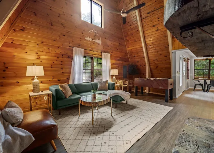 Sugar Bear Cabin With Hot Tub And Fire Pit